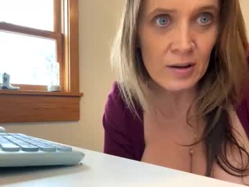 blueeyedddvixen's chat room