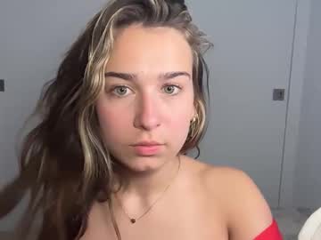 elenahere4u's chat room