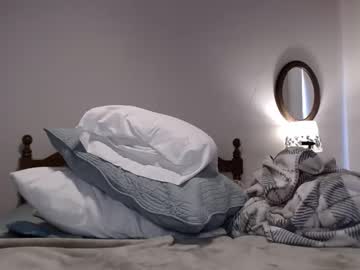 ellalowe's chat room