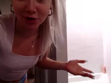 lilyyymonroee's chat room