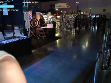 vivid_whit's chat room