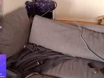 strawberryyfoxie's chat room