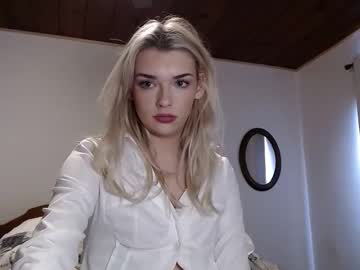 ellalowe's chat room