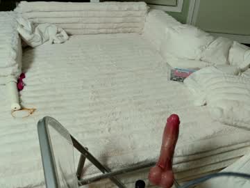 ellalowe's chat room