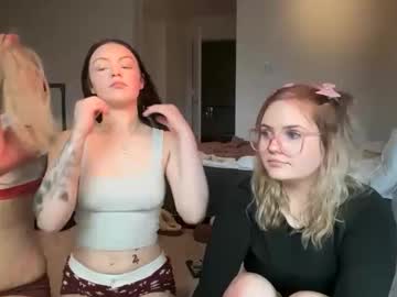 lolafae12's chat room