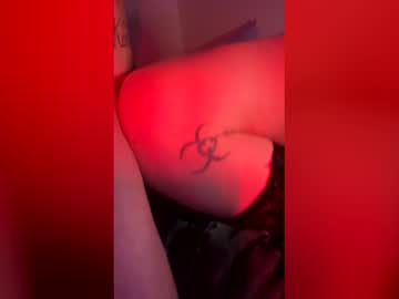 whiteboiiandhisbitch's chat room