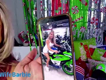 wildwifebarbie's chat room