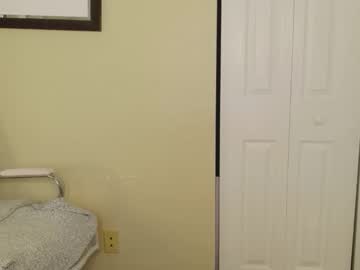 summerishotter's chat room