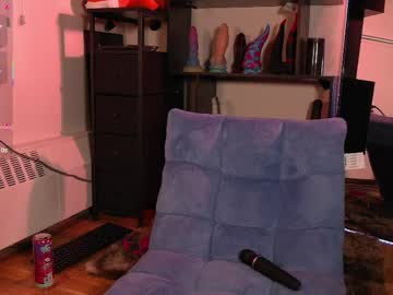 strawberryyfoxie's chat room