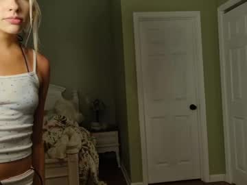 ellalowe's chat room