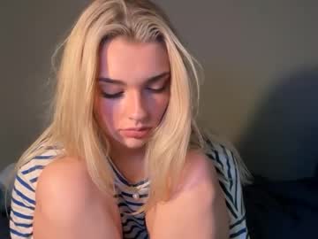 ellalowe's chat room