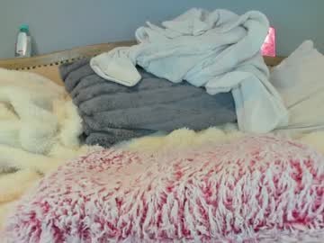 eatmygingersnapps's chat room