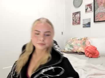 ariah_is_blonde's chat room