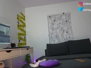 ashley_benson1's chat room