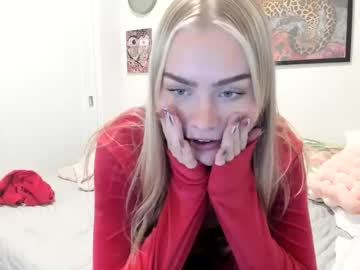 ariah_is_blonde's chat room