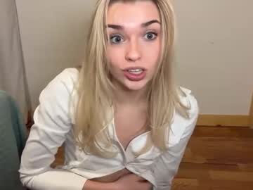 ellalowe's chat room