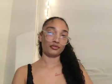 rosalinatoosexy's chat room