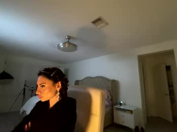 ella_ella_ella_ay's chat room