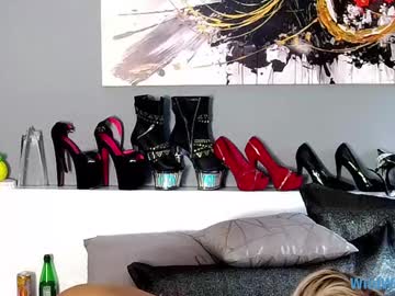 wildwifebarbie's chat room