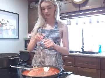 ellalowe's chat room