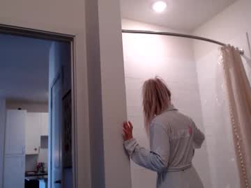 lilyyymonroee's chat room