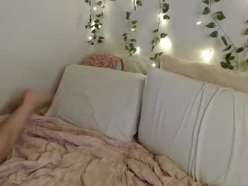 blondeandbent's chat room