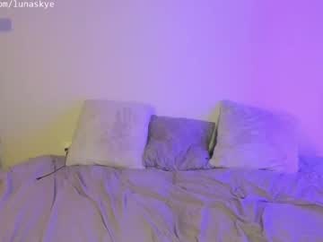 xlunaskye's chat room