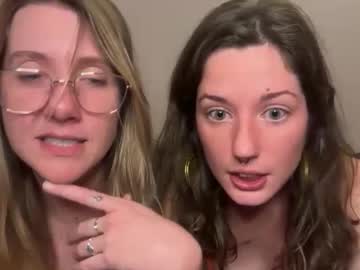 2girls1boat's chat room