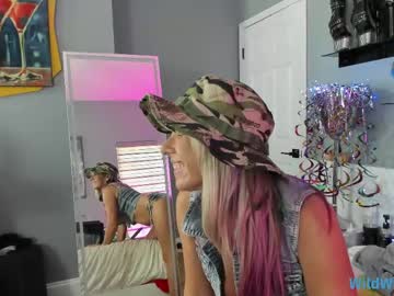 wildwifebarbie's chat room