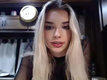 ellalowe's chat room