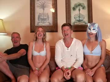 blondefoxsilverfox's chat room