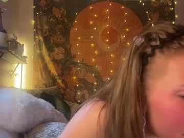 abbienextdoor's chat room