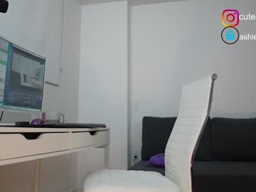 ashley_benson1's chat room