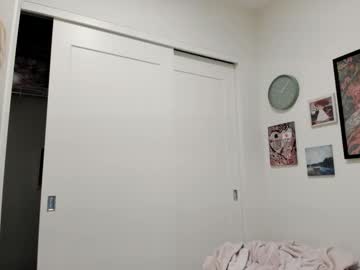 ariah_is_blonde's chat room