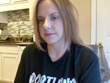 tinywithtiddies's chat room