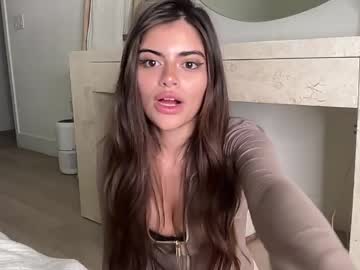 poutyselena's chat room