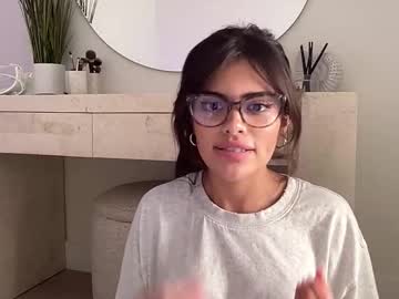 poutyselena's chat room