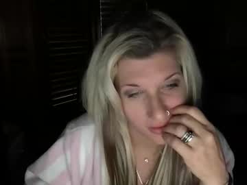 onlyanda11's chat room