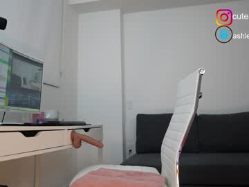 ashley_benson1's chat room