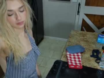 ellalowe's chat room