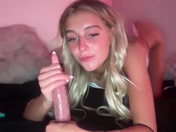 aviellaa's chat room