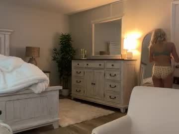 roxyrain2736's chat room