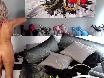 wildwifebarbie's chat room