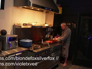 blondefoxsilverfox's chat room