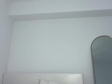 elenahere4u's chat room