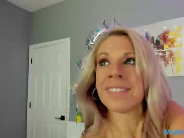 wildwifebarbie's chat room