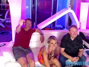 wildwifebarbie's chat room