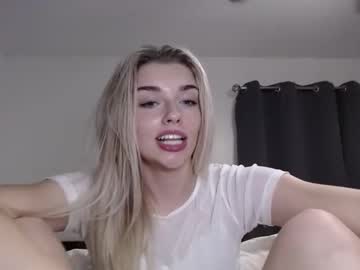 ellalowe's chat room