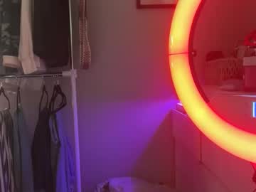 theblondeetwinss's chat room