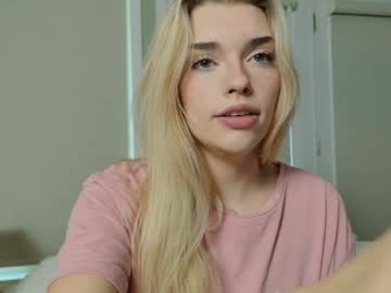 ellalowe's chat room